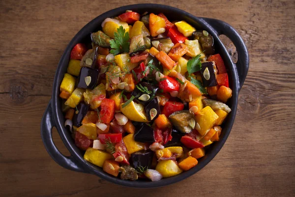오베르진 파프리카 토마토 샐러드를 위에서 스튜디오 — 스톡 사진