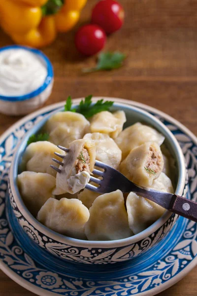 Dumplings Gevuld Met Vlees Pierogi Varenyky Vareniki Pyrohy Knoedels Met — Stockfoto