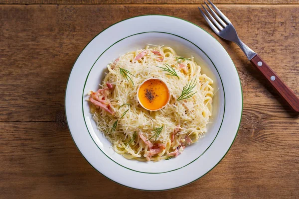 Carbonara Pasta Spaghetti Alla Carbonara Cremosi Piatto Cucina Italiana Vista — Foto Stock