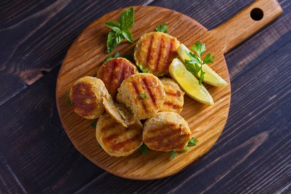 Vis Cakes Vis Pastei Gebakken Koteletten Van Gehakt Vis Serveerplank — Stockfoto