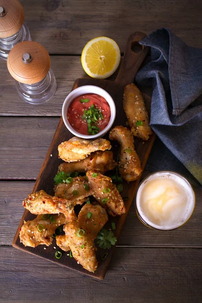 Crispy Chicken Wings Sauce Glass Lager Beer Overhead Vertical Image — Stock Photo, Image