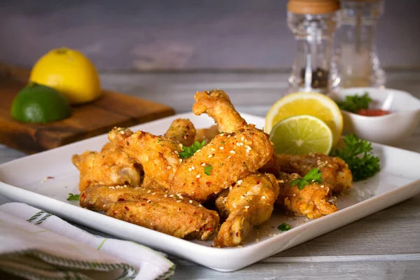 Deep Fried Chicken Wings White Plate Horizontal Image — Stock Photo, Image