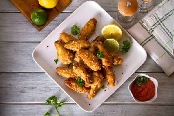 Deep Fried Chicken Wings White Plate Overhead Horizontal Image — Stock Photo, Image