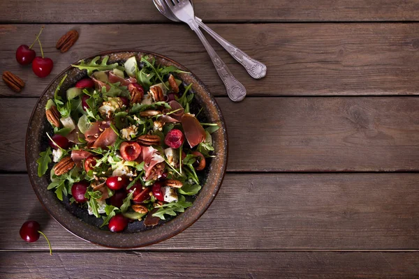 Strawberry Cured Ham Salad Gorgonzola Cheese Summer Salad View Top — Stock Photo, Image