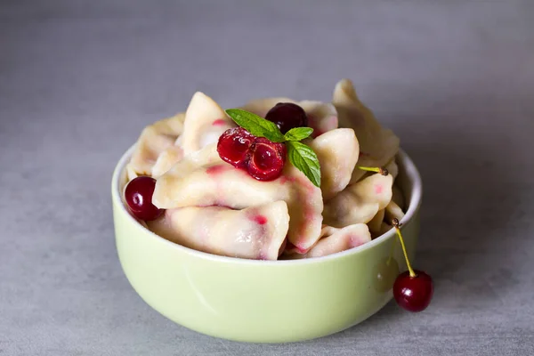 Dumplings Remplis Cerises Varenyky Vareniki Pierogi Pyrohy Boulettes Avec Remplissage — Photo