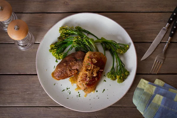 Sebzeli ördek göğsü filetosu. Yatay görüntünün üstünde