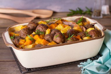 Tereyağlı ve patatesli köfte