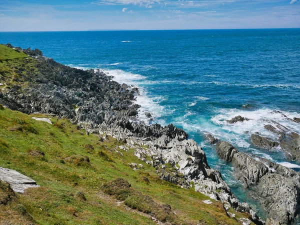 Północne Wybrzeże Devon Koło Woolacombe Ukazujące Strome Warstwy Łupkowe Formacji — Zdjęcie stockowe