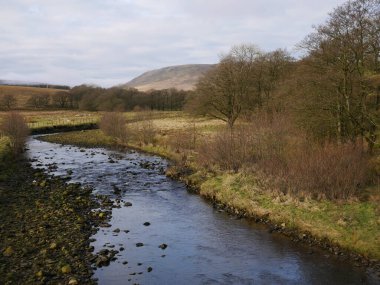Hodder ve Catlow nehri kışın Bowland, Lancashire, İngiltere, İngiltere 'deki Stocks Reservoir yakınlarına düştü..