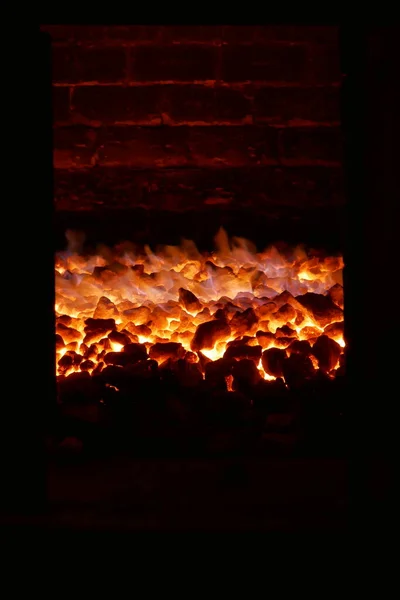 砖窑中的煤火 — 图库照片