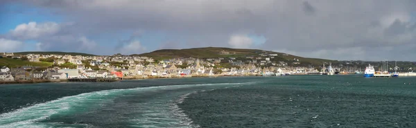 Hamnstaden Stromness Orkney Skottland Storbritannien Från Den Avgående Färjan Till — Stockfoto