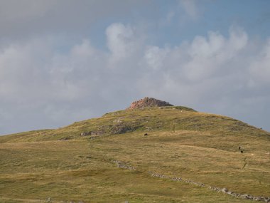 İzole, ücra ve kazılmamış Culswick Broch, Anakara, Shetland, İskoçya, İngiltere