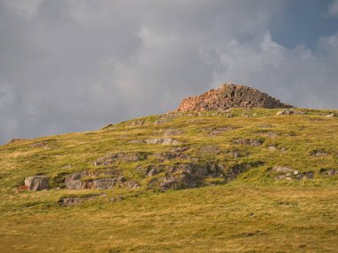 İzole, ücra ve kazılmamış Culswick Broch, Anakara, Shetland, İskoçya, İngiltere