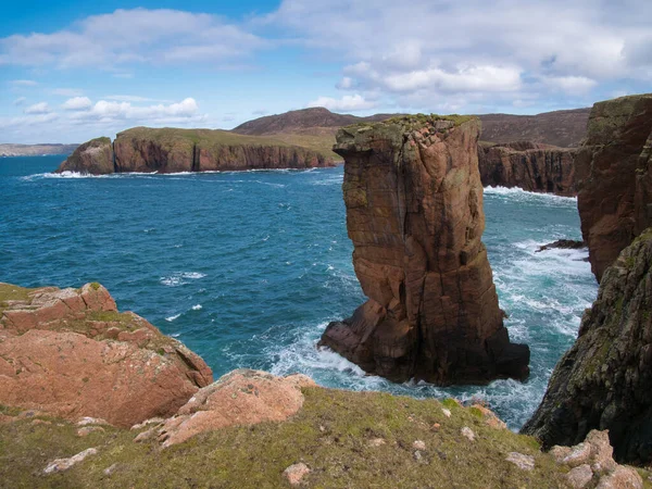 Havet Stack Och Klippor Nära North Ham Muckle Roe Shetland — Stockfoto