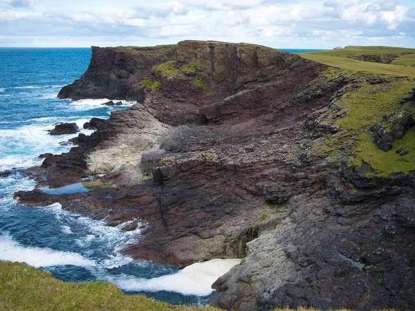 Kustklippformationer Vid Eshaness Shetland Skottland Storbritannien Klipporna Från Vulkanbildningen Eshaness — Stockfoto
