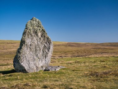 İngiltere 'nin Shetland, İskoçya' daki Unst Adası 'ndaki Bordastubble' daki izole, tek ayakta duran taş.