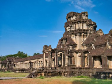 Kamboçya 'daki Siem Reap yakınlarındaki Angkor Wat kompleksinde tapınak kalıntıları..