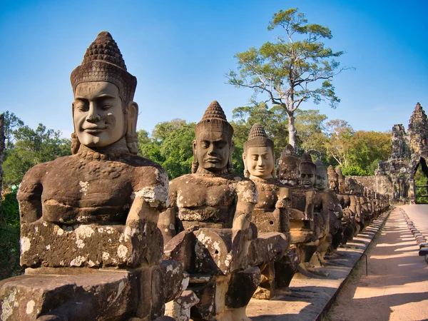 Estatuas Piedra Cerca Entrada Angkor Thom — Foto de Stock