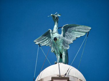 Kraliyet Karaciğer Binası 'nda bir karaciğer kuşu, Liverpool' un tarihi UNESCO Dünya Mirası rıhtımındaki Three Graces 'ten biri.