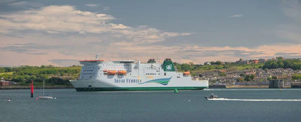 Irish Ferries Isle Inishmore Leaving Pembroke Dock Pembrokeshire Wales Summer — Stock Photo, Image