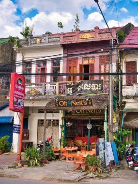 Kamboçya, Kamboçya 'daki Neal' ın İrlanda Barı. Dünyanın dört bir yanındaki şehirlerdeki ve kasabalardaki birçok İrlanda barının bir örneği..