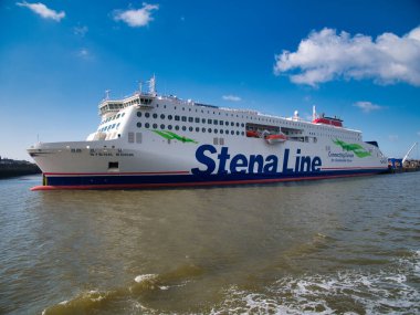 Liverpool 'dan Belfast feribotuna giden Stena Hattı Birkenhead' deki Stena Terminali 'ne demirlemiş.