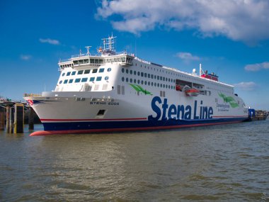 Liverpool 'dan Belfast feribotuna giden Stena Hattı Birkenhead' deki Stena Terminali 'ne demirlemiş.