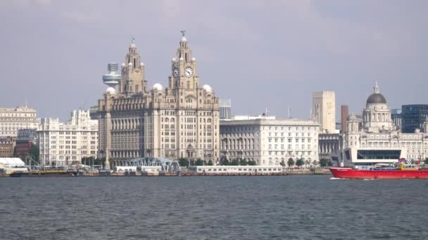 Lastfartyg CEG Universum vid floden Mersey i Liverpool — Stockvideo