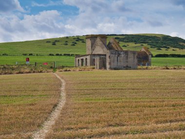 Skelton Shaft 'ın 1870' te inşa edilmiş olan Skelton Shaft demir madenindeki 2. sınıf Guibal hayran evine giden yol Bell Brothers 'ın Skelton Shaft demir madenini havalandırmak için..