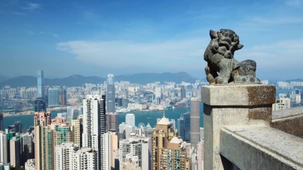 Chinesische Löwenstatue Auf Dem Viktoria Gipfel Dem Berühmten Aussichtspunkt Hongkong — Stockvideo