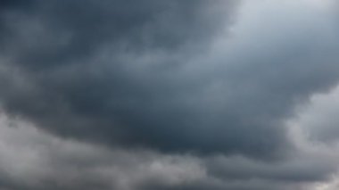 Kara fırtına gökyüzü - zaman atlamalı hareketli bulut