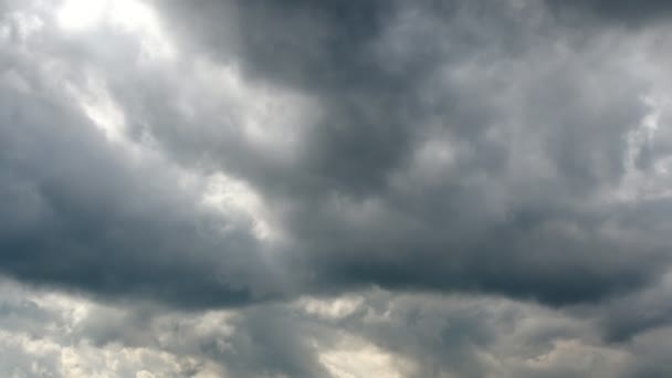 Σύννεφα Καταιγίδας Που Κινούνται Στο Γαλάζιο Ουρανό Time Lapse — Αρχείο Βίντεο