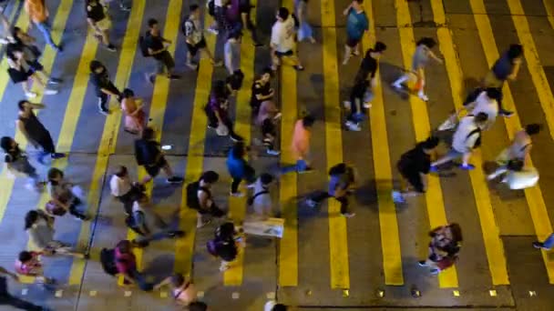 Hong Kong Augustus 2018 Drukke Voetgangersoversteekplaats Nachts Mong Kok Kowloon — Stockvideo