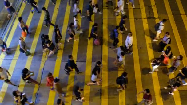 Hong Kong August 2018 Busy Pedestrian Crossing Night Mong Kok — Stock Video