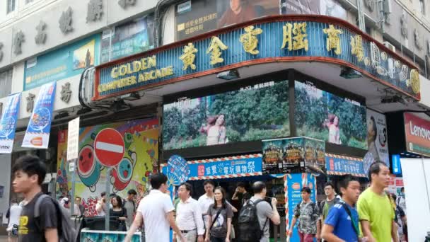 Hong Kong August 2018 Pedestrians Walk Golden Computer Arcade Sham — Stock Video