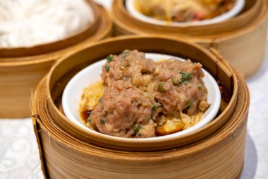 Soya peyniri levha ile buharda pişmiş sığır topları