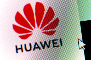 Hong Kong, Çin - 5 Aralık 2018: Huawei logo üstünde perde, Pc. Huawei Technologies Co., Ltd. Çin bir çok uluslu ağ ve telekomünikasyon ekipman ve Hizmetleri olduğunu.