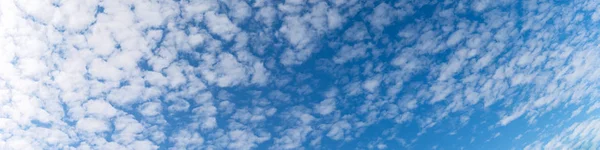 Schöner Blauer Himmel Mit Wolkenpanoramen — Stockfoto