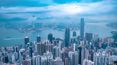 Hong Kong cityscape manzarası alacakaranlıkta görünümünden Victoria Peak - timelapse
