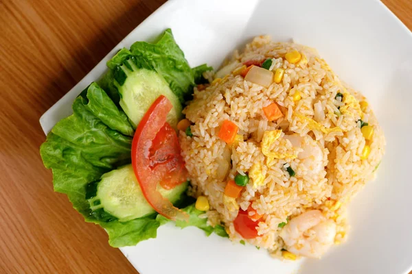 Nasi goreng Thailand dengan makanan laut — Stok Foto