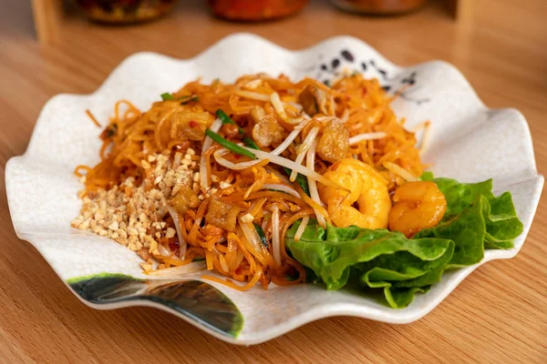 Thai fried noodle with say sauce with shrimp