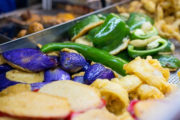 Fritto Salsiccia di verdure fresche e pesce allo street food di Hong Kong — Foto Stock