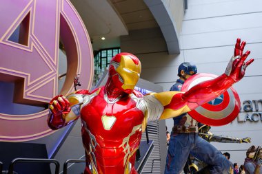 Causeway Bay, Hong Kong, Çin - 03 Mayıs 2019: Avengers 4 karakter modeli, film gösterime girmeden önce tanıtım faaliyetinin bir parçası olarak Hong Kong'da 1:1 yaşam boyu heykeller içeriyor. 