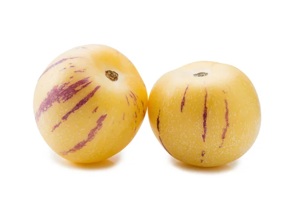 Solanum vrucht vers fruit op witte achtergrond — Stockfoto