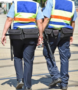 Sokaktaki polis memurları