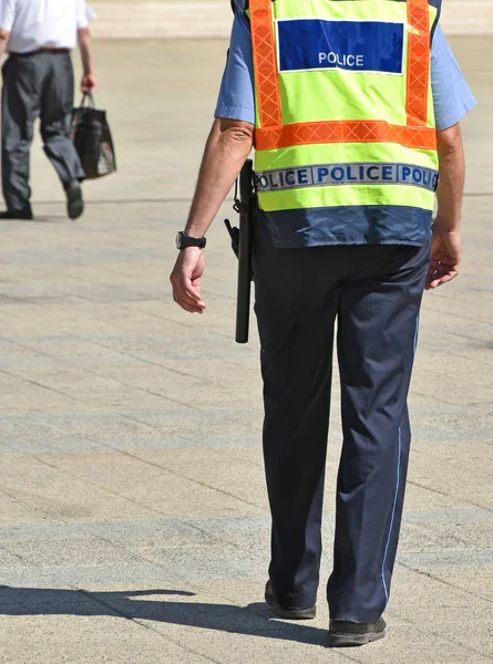 Police Officer Walks Street — Stock Photo, Image