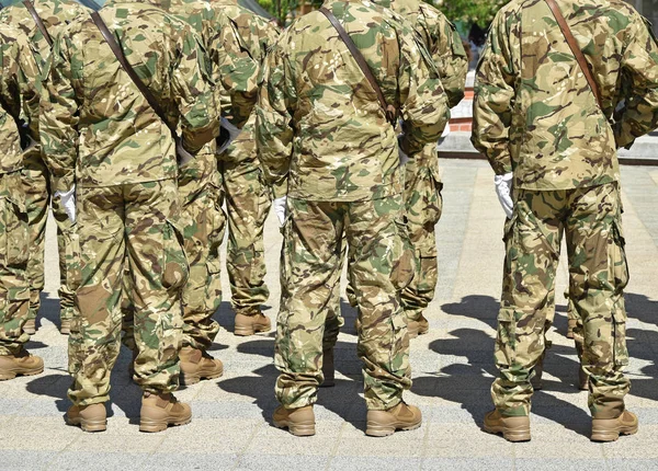 Askerler Askeri Parad Üst Üste Duran — Stok fotoğraf