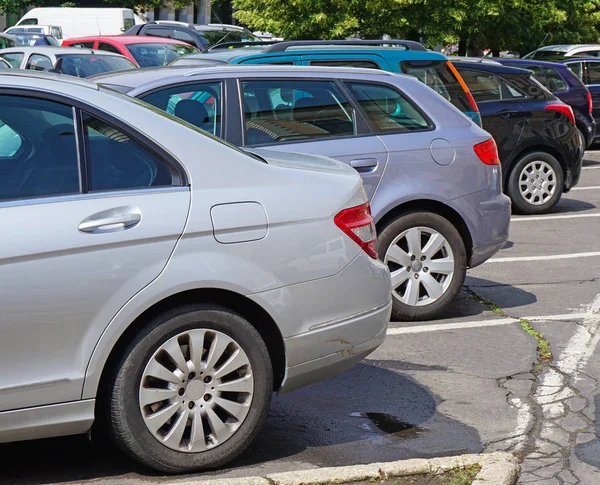 Coches Estacionamiento Ciudad — Foto de Stock