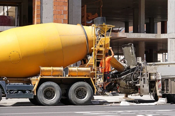 Betonmischer Lkw Auf Der Baustelle — Stockfoto