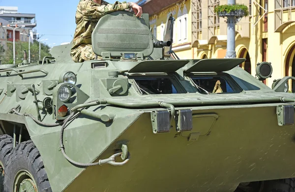 Bir zırhlı askeri araç parçası